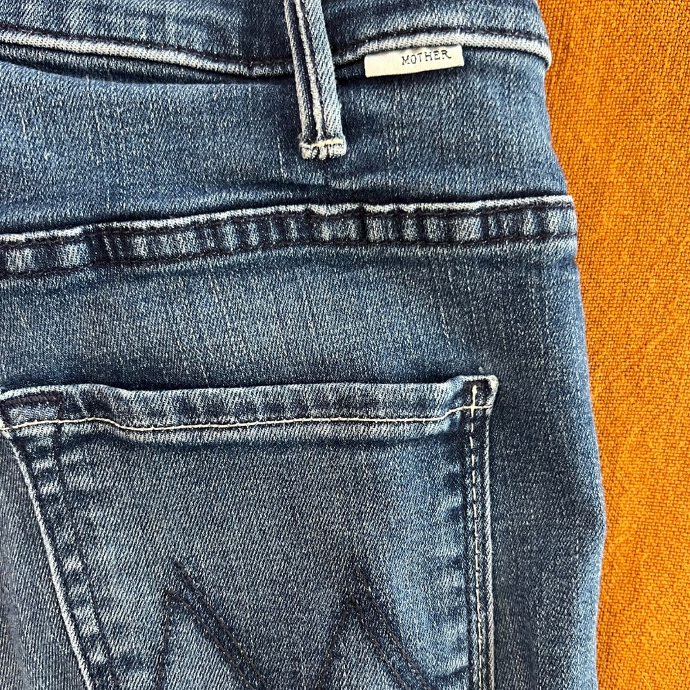 MOTHER Jeans The Hustler Ankle Color Heirloom Size 28 Flare Crop Medium Wash - Picture 4 of 8